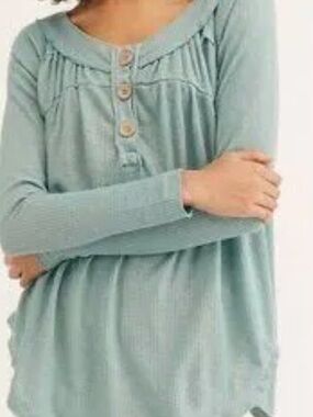 We The Free Sage Green Button-Front Casual Top Large. Like New